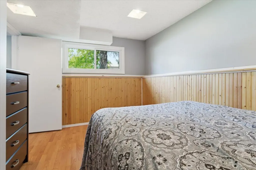 9721 75 Avenue Grande Prairie AB T8V 4X1