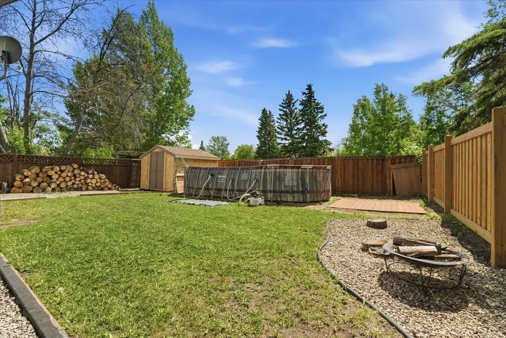 9721 75 Avenue Grande Prairie AB T8V 4X1