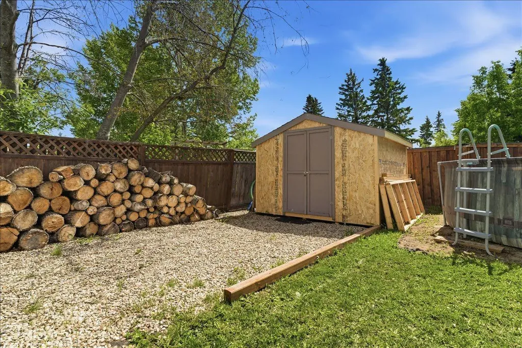 9721 75 Avenue Grande Prairie AB T8V 4X1