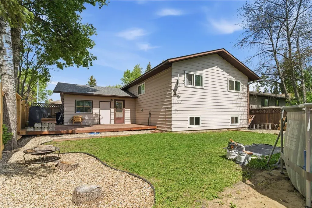 9721 75 Avenue Grande Prairie AB T8V 4X1