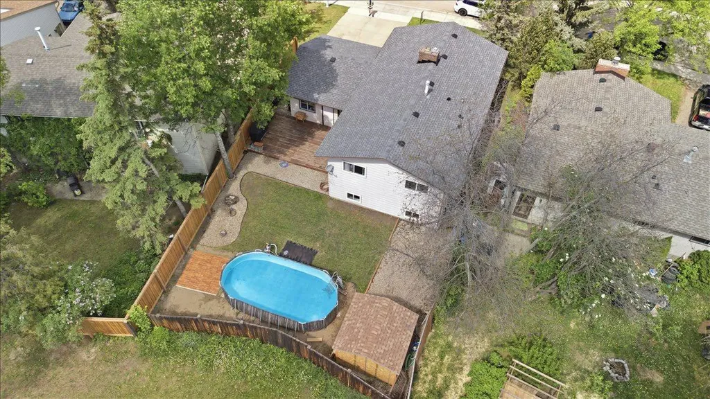 9721 75 Avenue Grande Prairie AB T8V 4X1