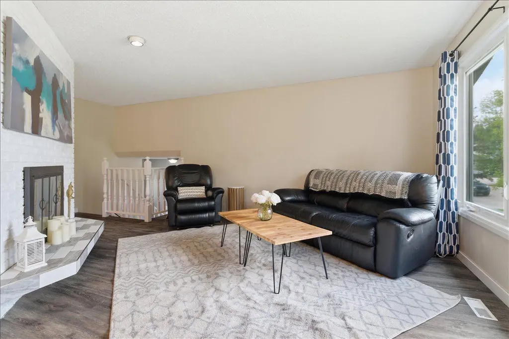 9721 75 Avenue Grande Prairie AB T8V 4X1