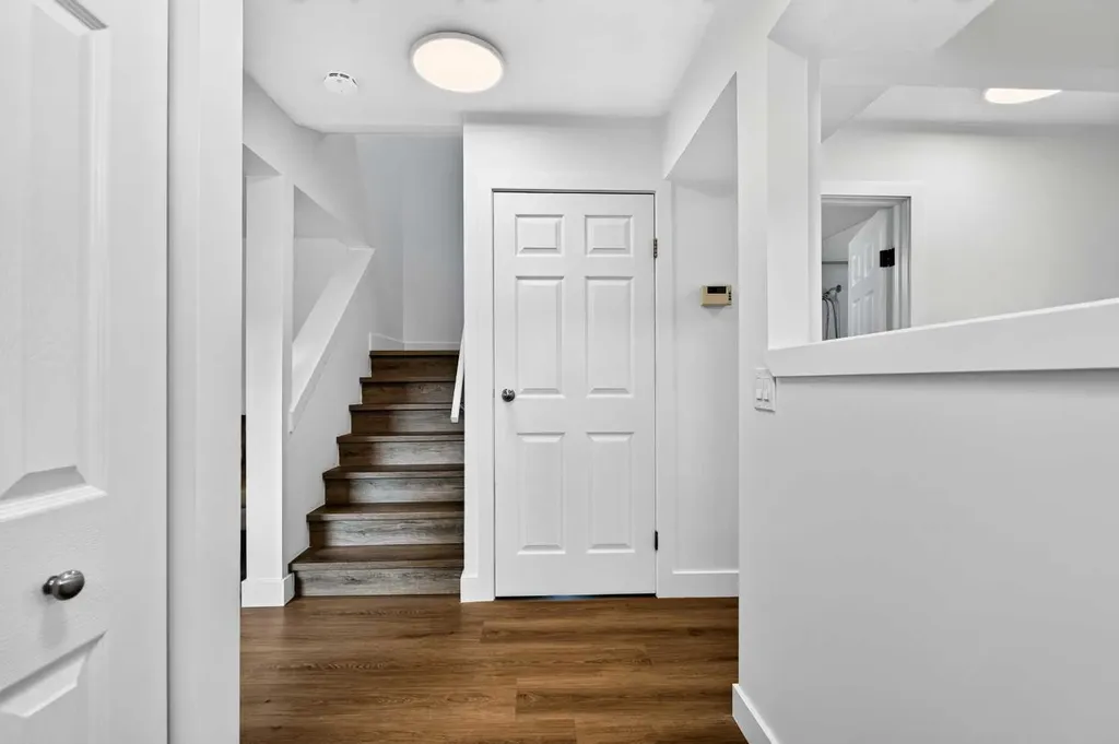 6223 31 Avenue NW Calgary AB T3B 3X2