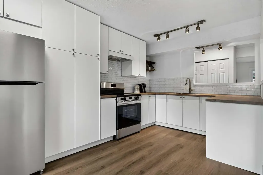 6223 31 Avenue NW Calgary AB T3B 3X2