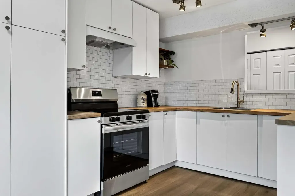 6223 31 Avenue NW Calgary AB T3B 3X2