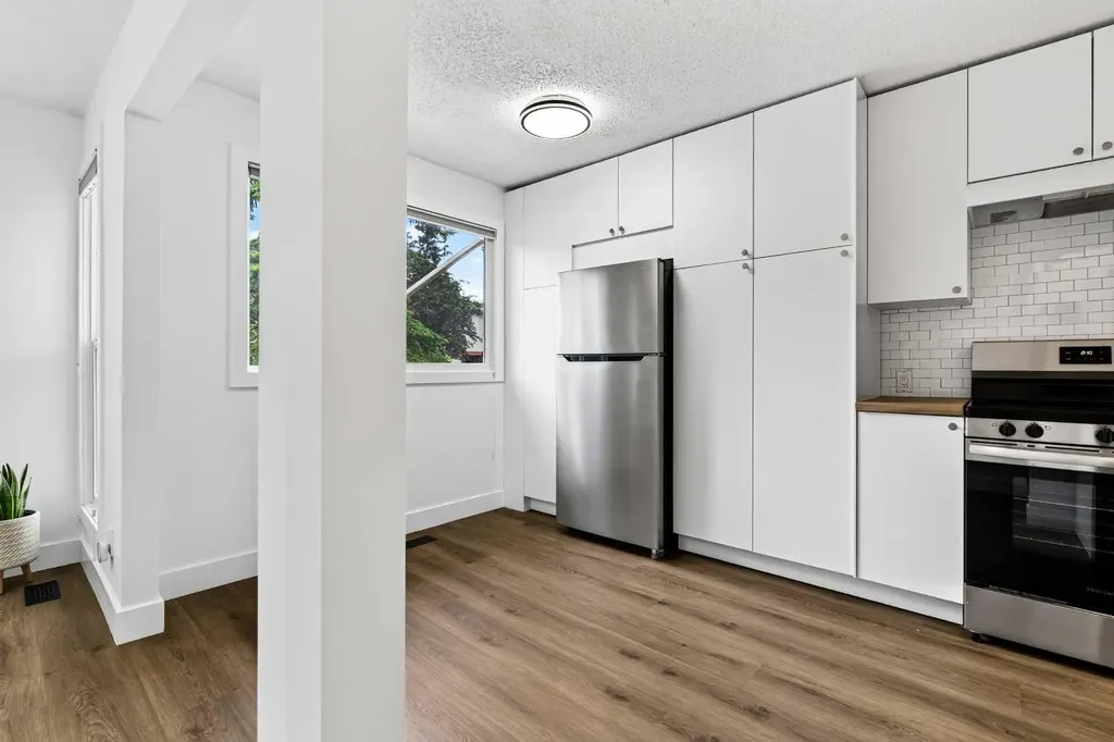 6223 31 Avenue NW Calgary AB T3B 3X2