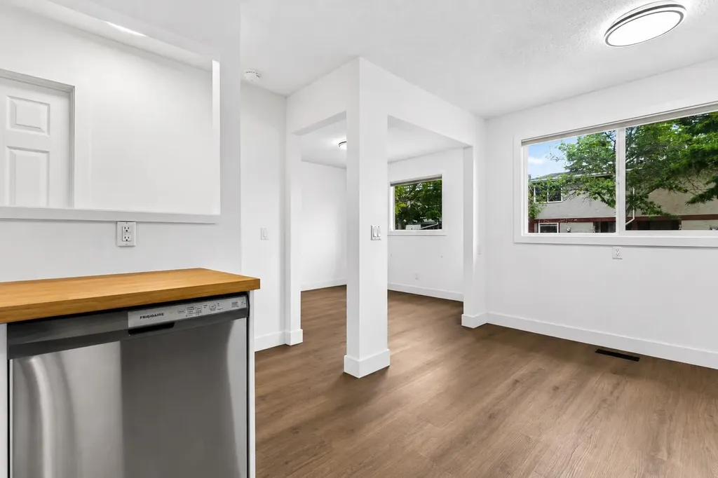 6223 31 Avenue NW Calgary AB T3B 3X2