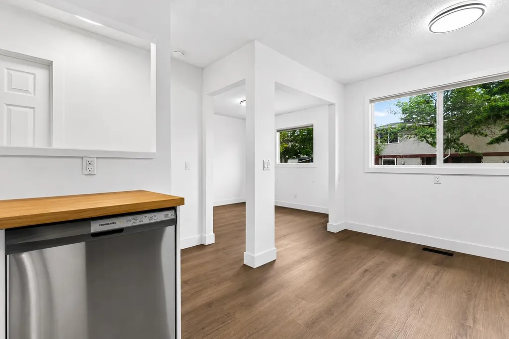 6223 31 Avenue NW Calgary AB T3B 3X2