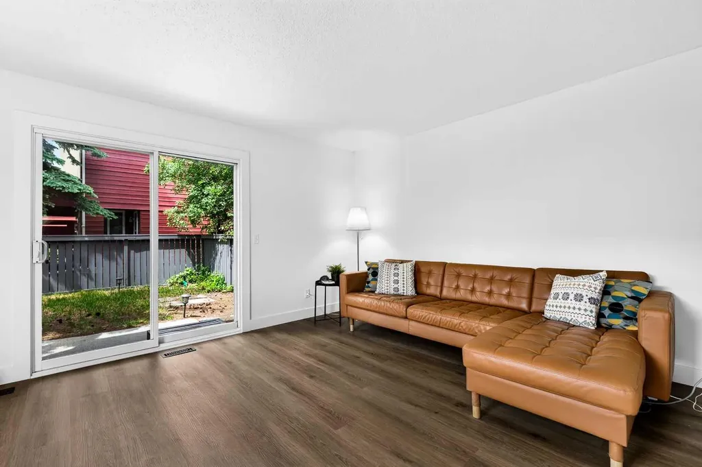 6223 31 Avenue NW Calgary AB T3B 3X2