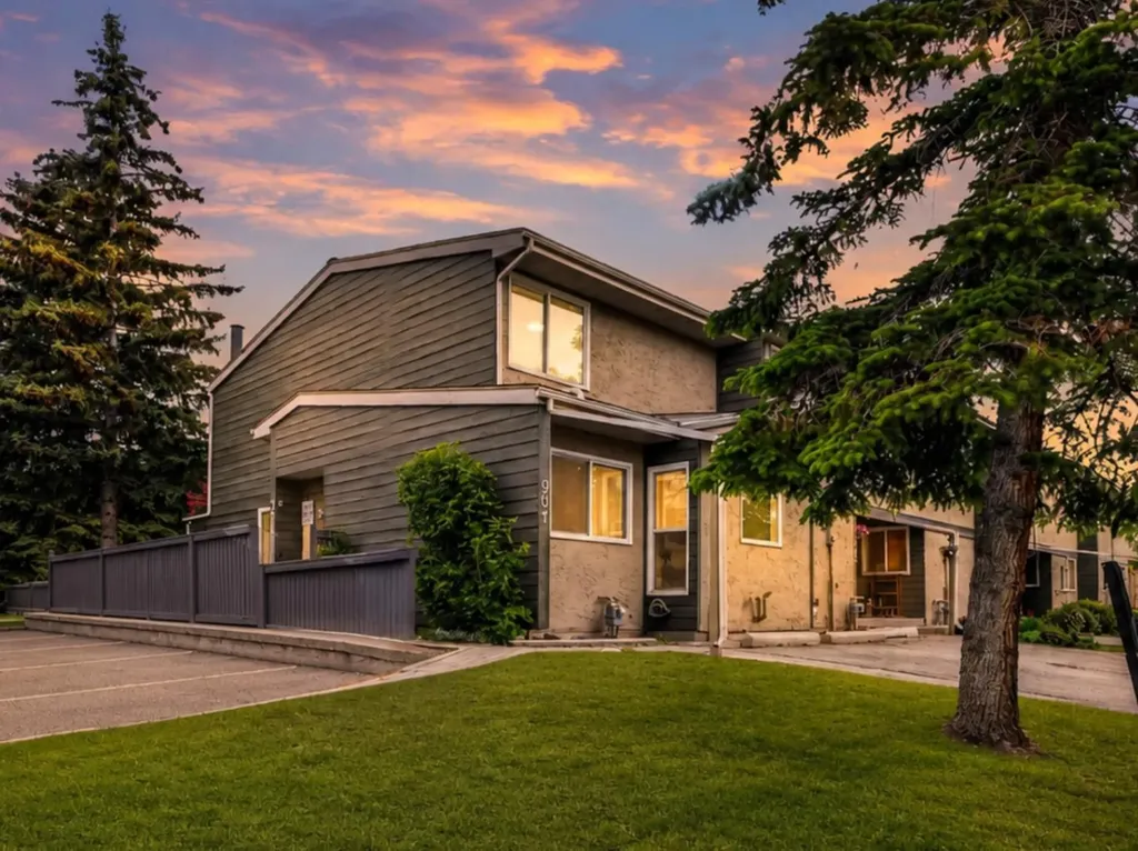 6223 31 Avenue NW Calgary AB T3B 3X2