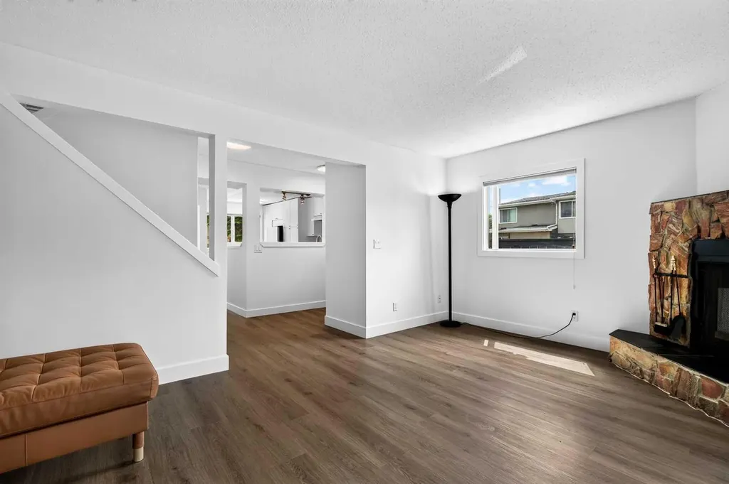 6223 31 Avenue NW Calgary AB T3B 3X2