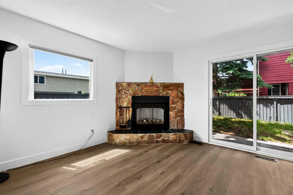 6223 31 Avenue NW Calgary AB T3B 3X2