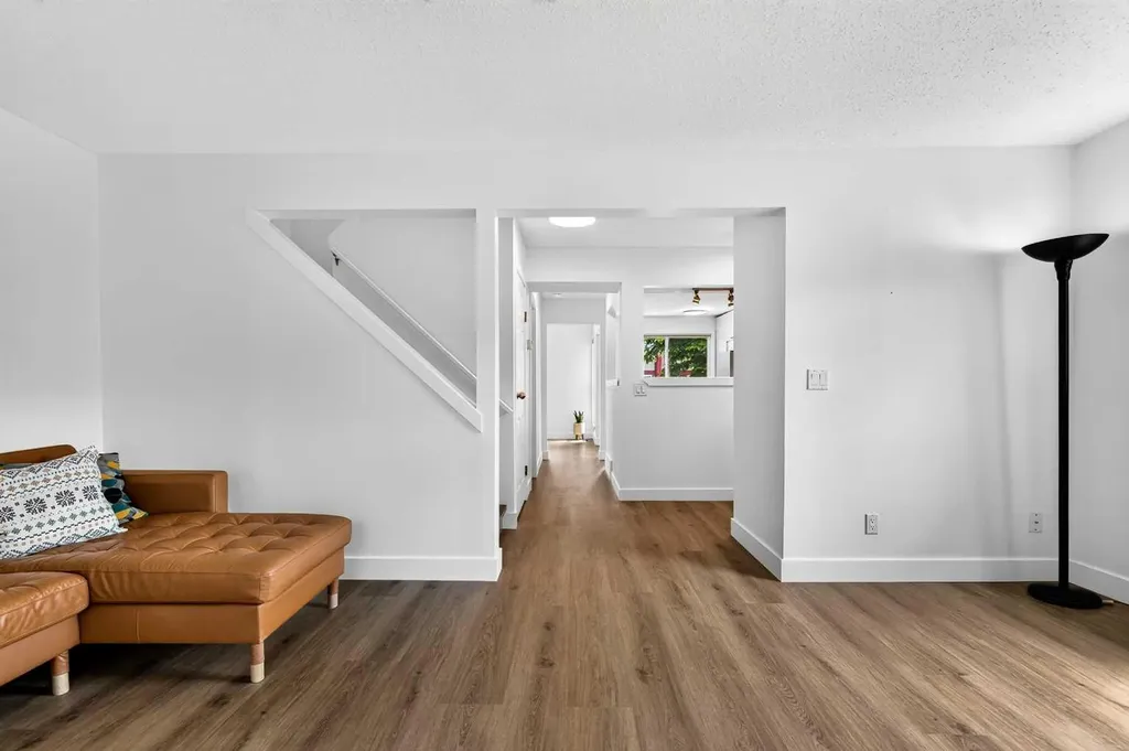 6223 31 Avenue NW Calgary AB T3B 3X2