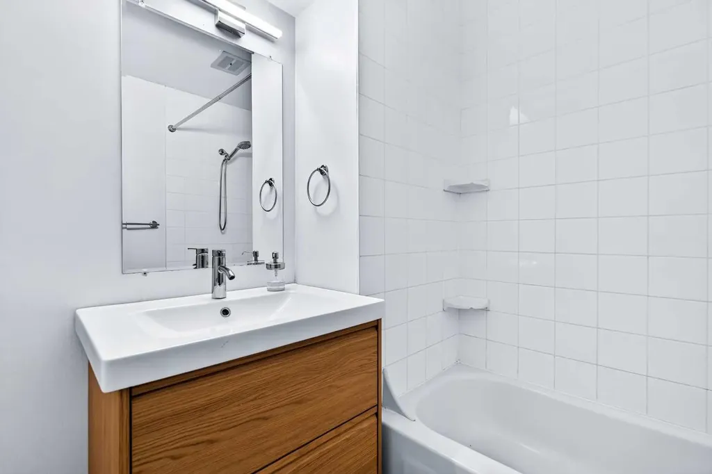 6223 31 Avenue NW Calgary AB T3B 3X2