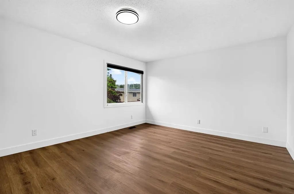 6223 31 Avenue NW Calgary AB T3B 3X2