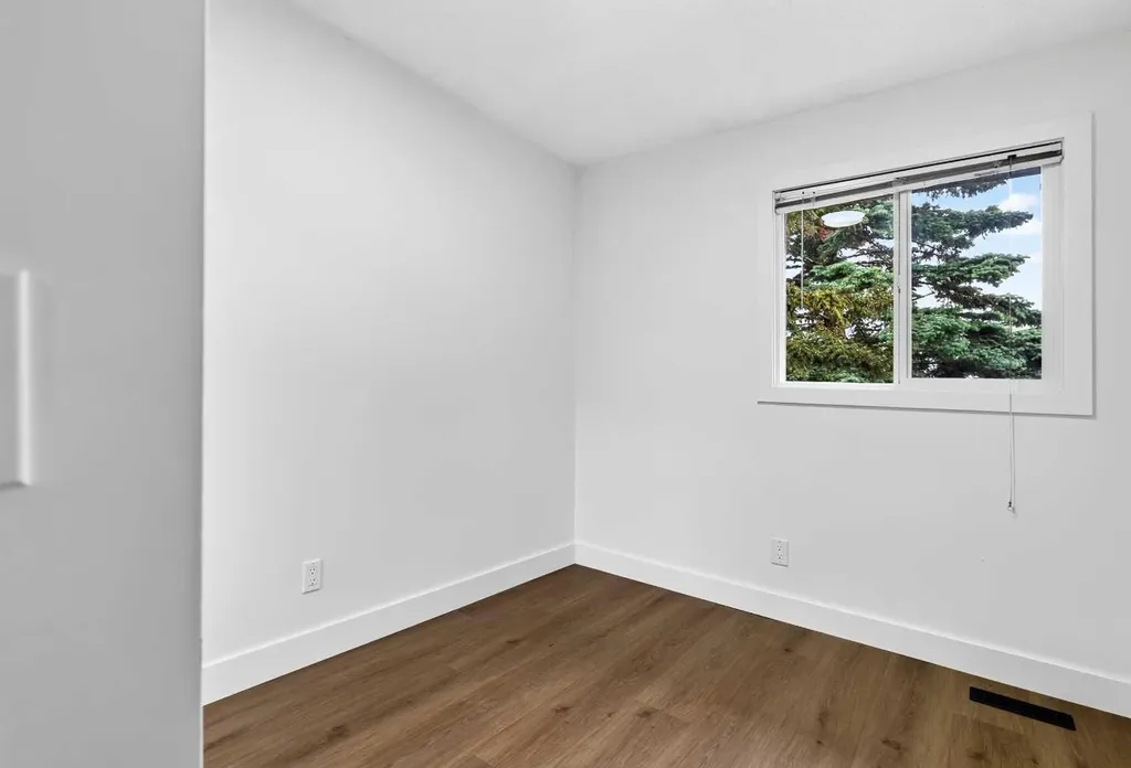 6223 31 Avenue NW Calgary AB T3B 3X2