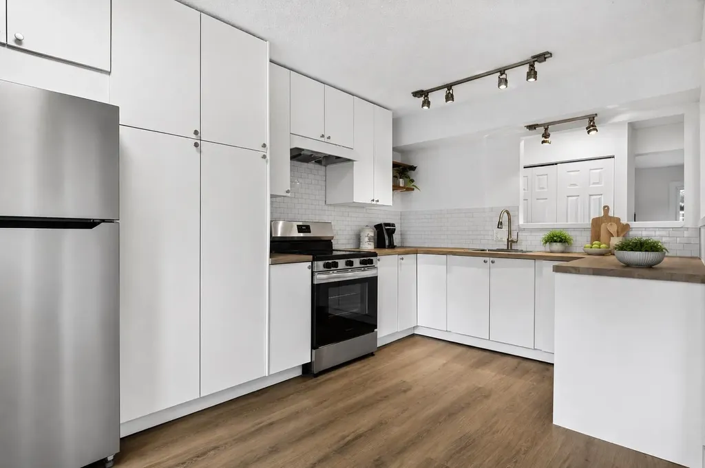 6223 31 Avenue NW Calgary AB T3B 3X2