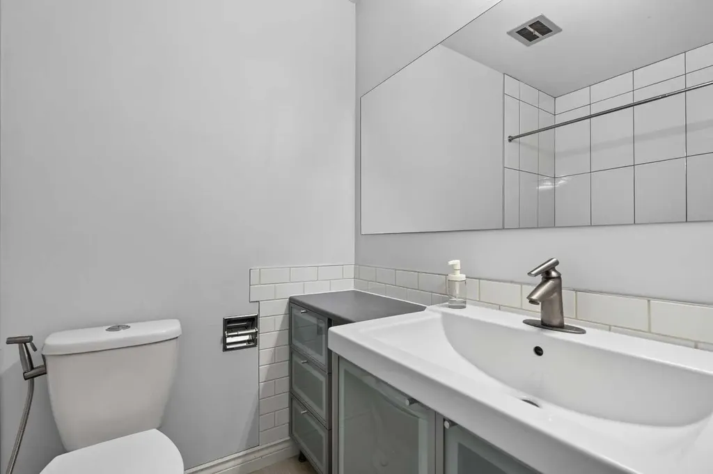 6223 31 Avenue NW Calgary AB T3B 3X2