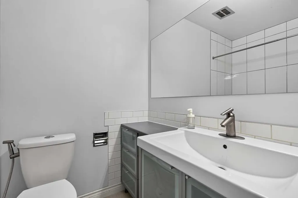 6223 31 Avenue NW Calgary AB T3B 3X2
