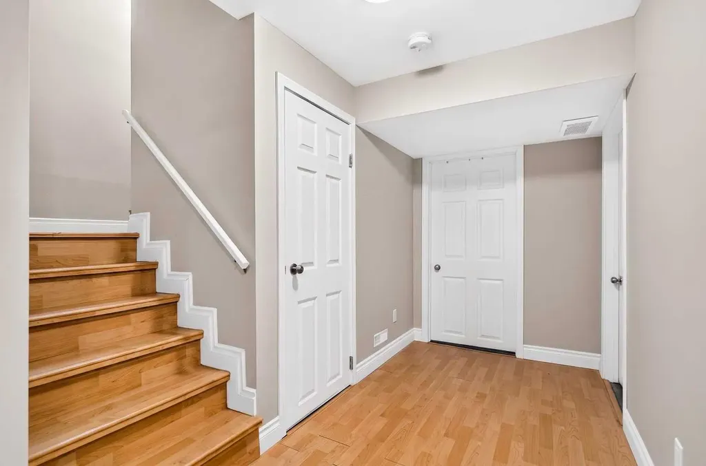 6223 31 Avenue NW Calgary AB T3B 3X2
