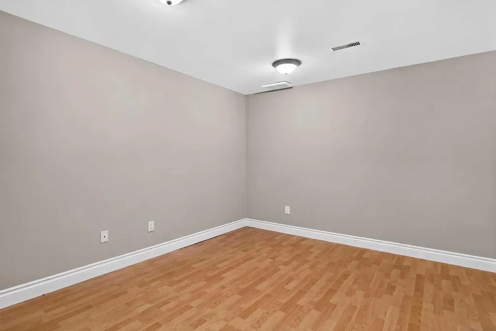 6223 31 Avenue NW Calgary AB T3B 3X2