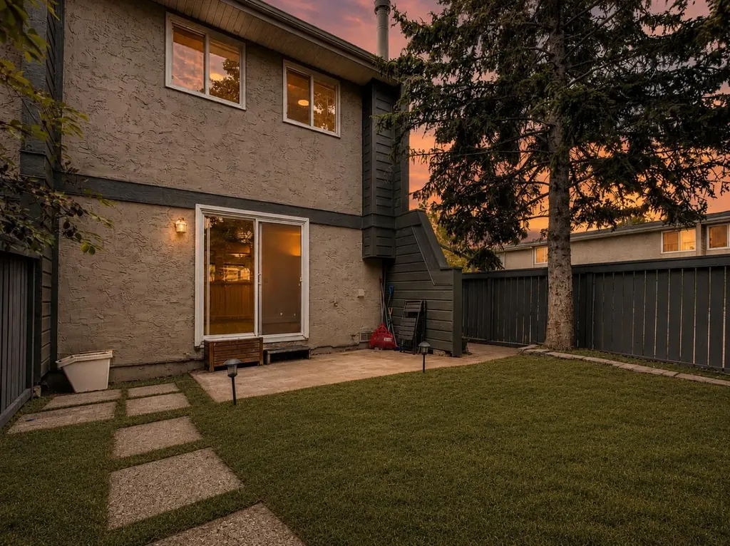 6223 31 Avenue NW Calgary AB T3B 3X2