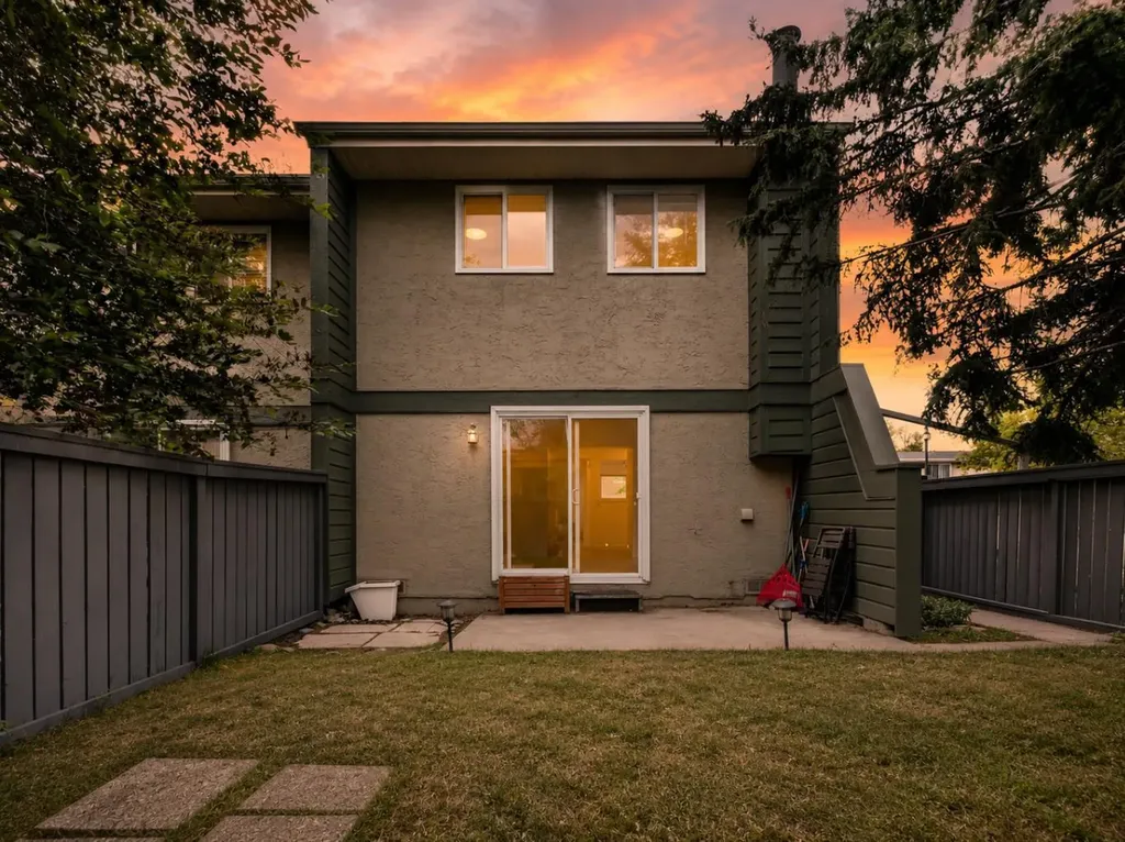 6223 31 Avenue NW Calgary AB T3B 3X2