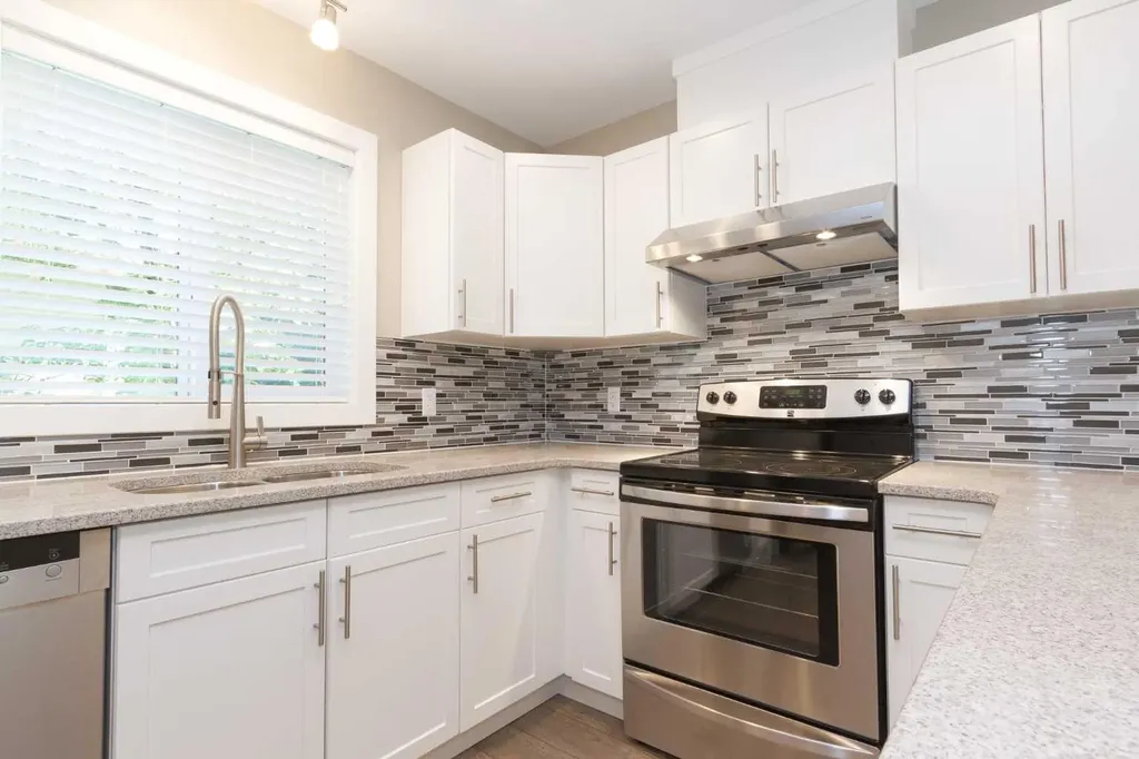 12504 119 Avenue NW Edmonton AB T5L 2Z5