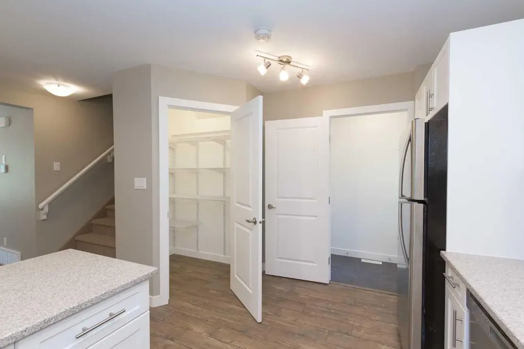 12504 119 Avenue NW Edmonton AB T5L 2Z5