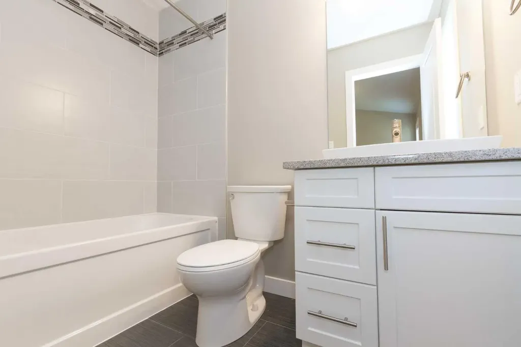 12504 119 Avenue NW Edmonton AB T5L 2Z5