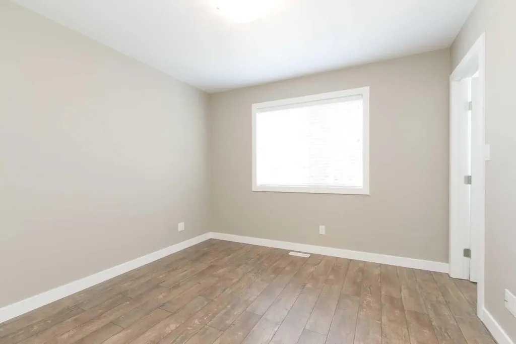 12504 119 Avenue NW Edmonton AB T5L 2Z5
