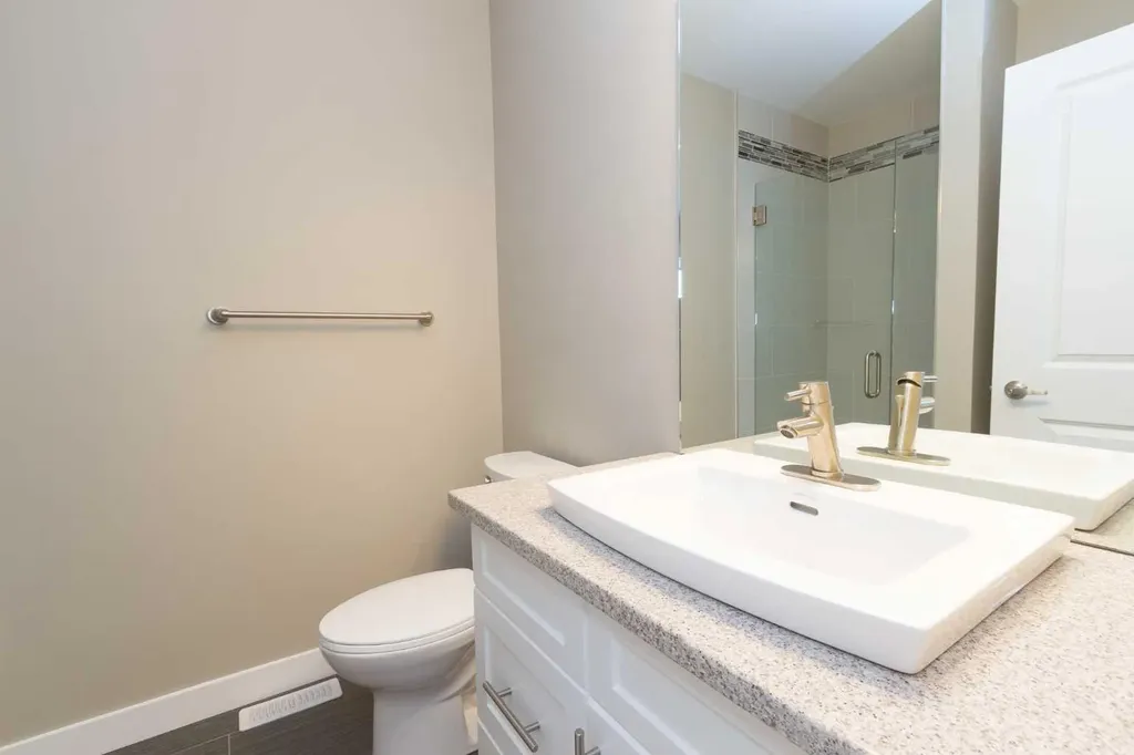 12504 119 Avenue NW Edmonton AB T5L 2Z5