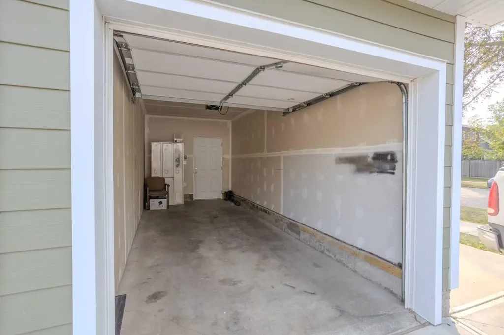 12504 119 Avenue NW Edmonton AB T5L 2Z5