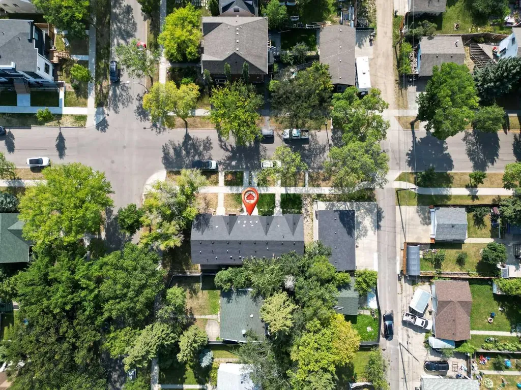 12504 119 Avenue NW Edmonton AB T5L 2Z5