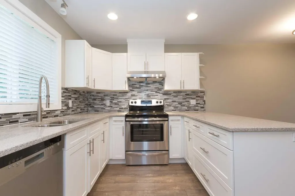 12504 119 Avenue NW Edmonton AB T5L 2Z5