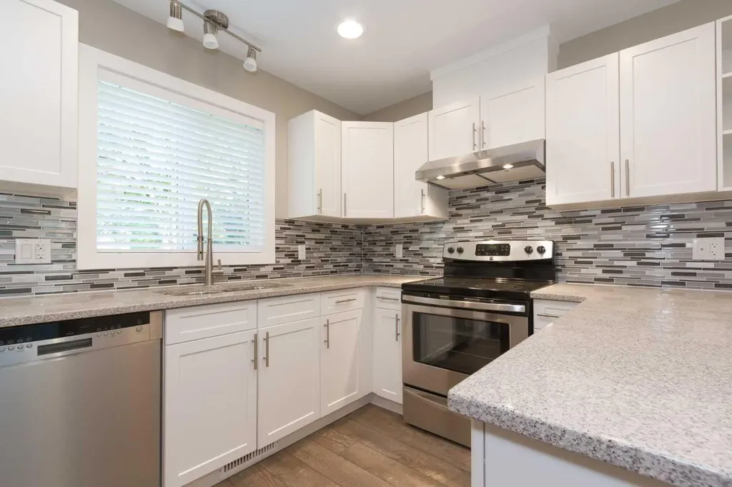 12504 119 Avenue NW Edmonton AB T5L 2Z5