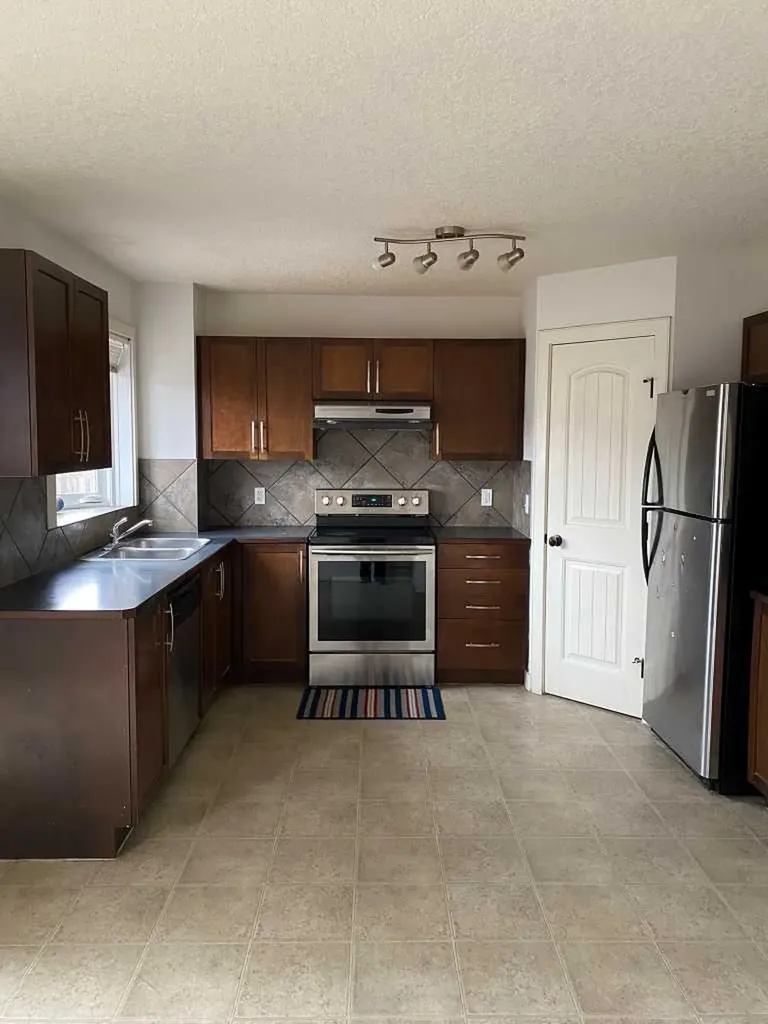 210 Saddlebrook Way NE Calgary AB T3J 0B5