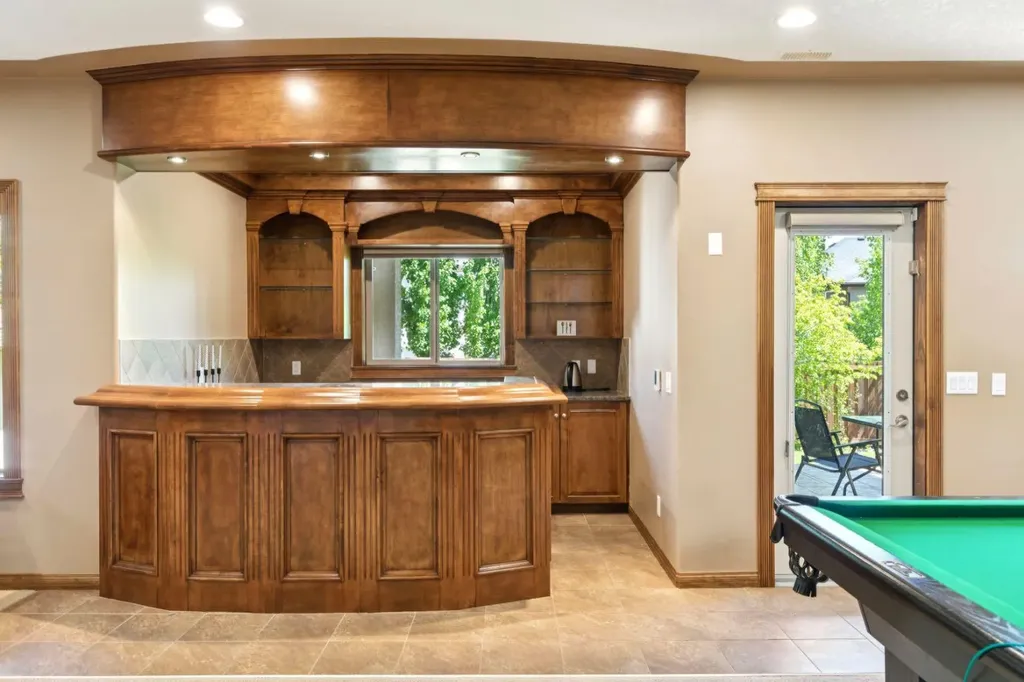 35 Tremblant Point SW Calgary AB T3H 0B9