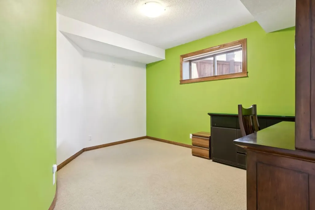 35 Tremblant Point SW Calgary AB T3H 0B9