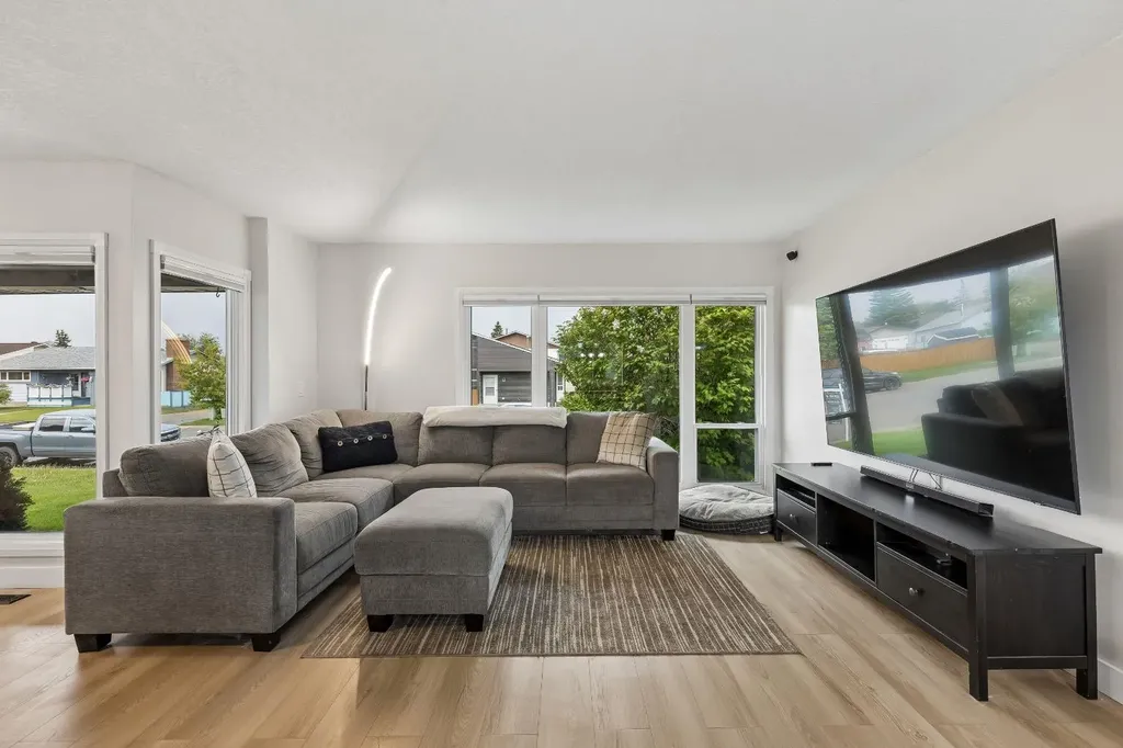 2129 Summerfield Boulevard SE Airdrie AB T4B 1X2