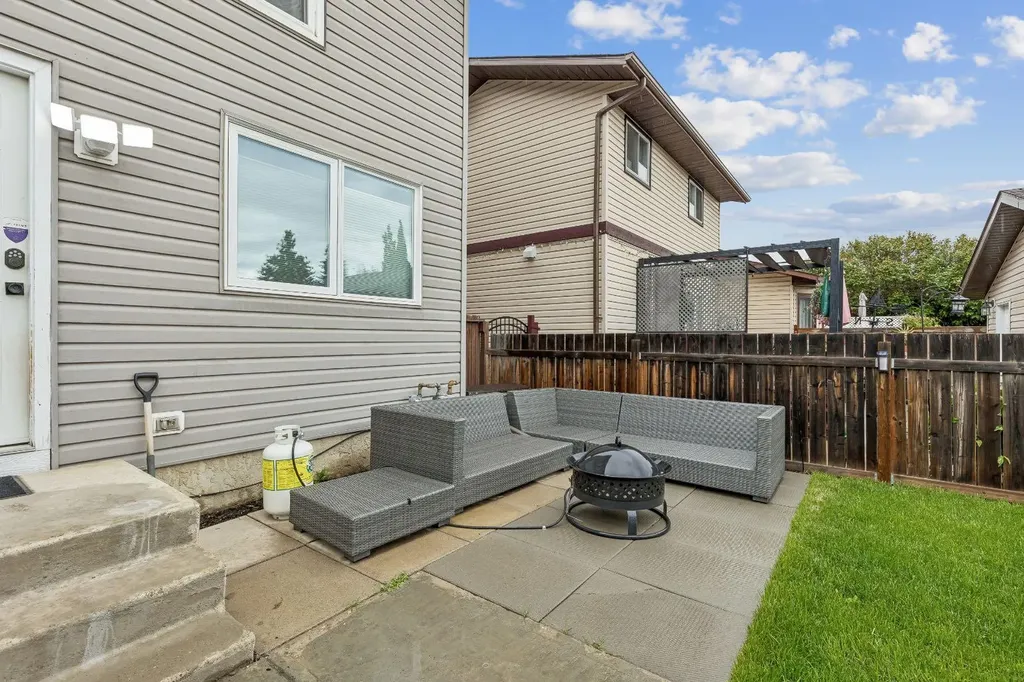 2129 Summerfield Boulevard SE Airdrie AB T4B 1X2