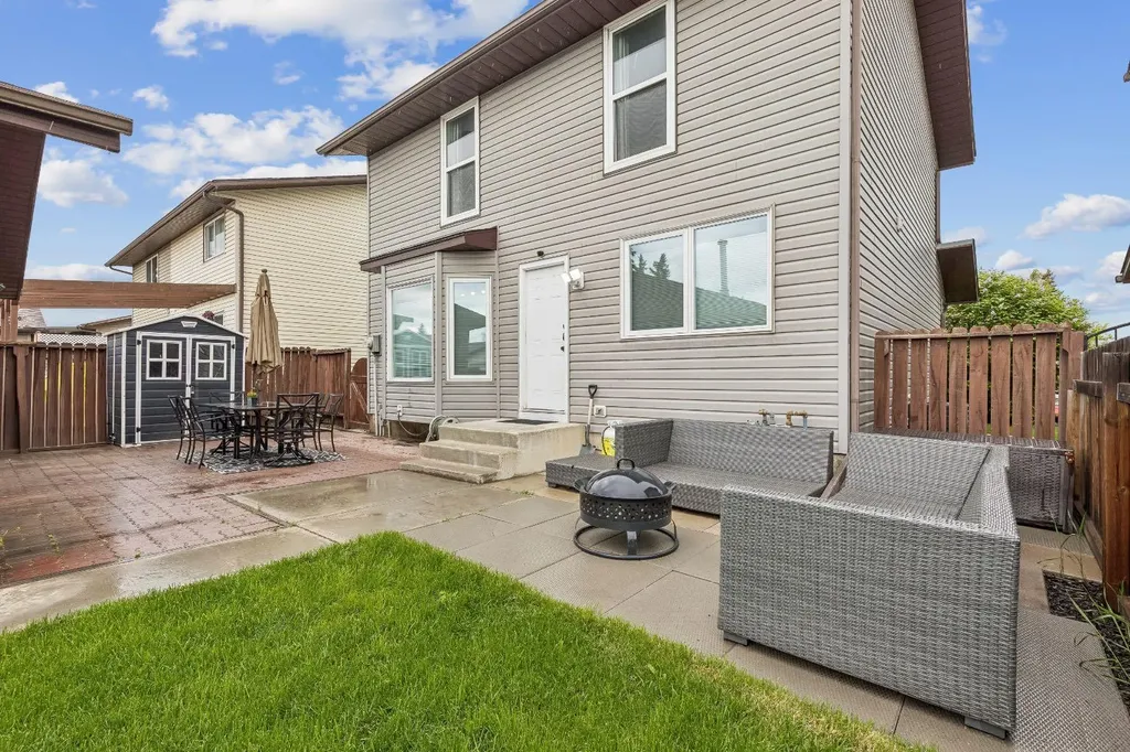 2129 Summerfield Boulevard SE Airdrie AB T4B 1X2