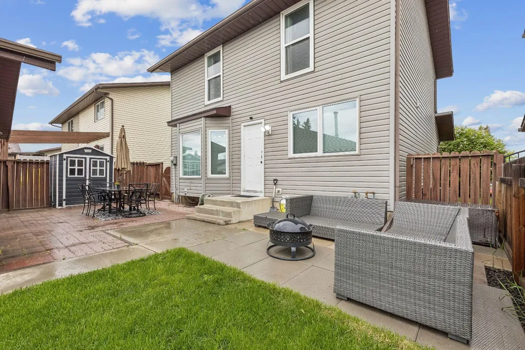 2129 Summerfield Boulevard SE Airdrie AB T4B 1X2