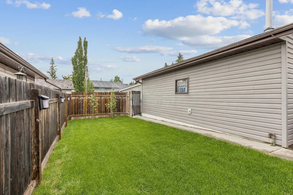2129 Summerfield Boulevard SE Airdrie AB T4B 1X2