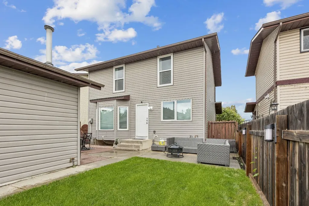 2129 Summerfield Boulevard SE Airdrie AB T4B 1X2