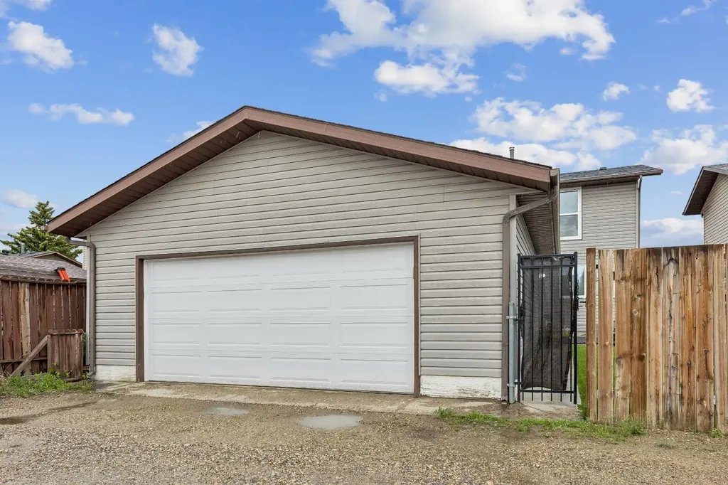 2129 Summerfield Boulevard SE Airdrie AB T4B 1X2