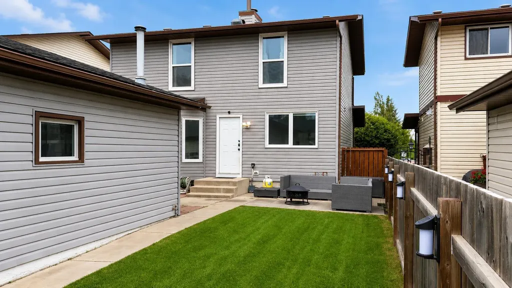 2129 Summerfield Boulevard SE Airdrie AB T4B 1X2