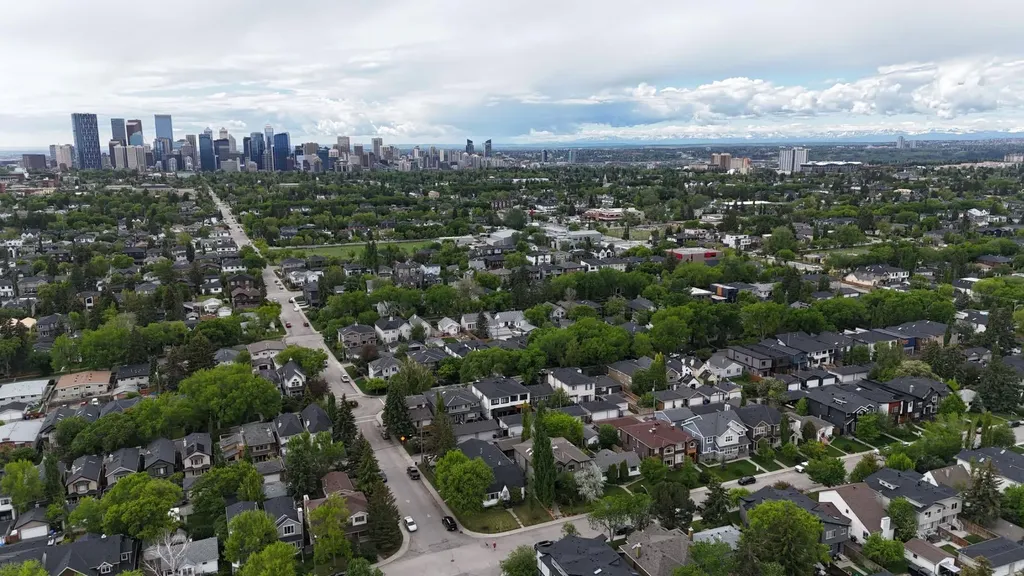 409 29 Avenue NW Calgary AB T2M 2M4