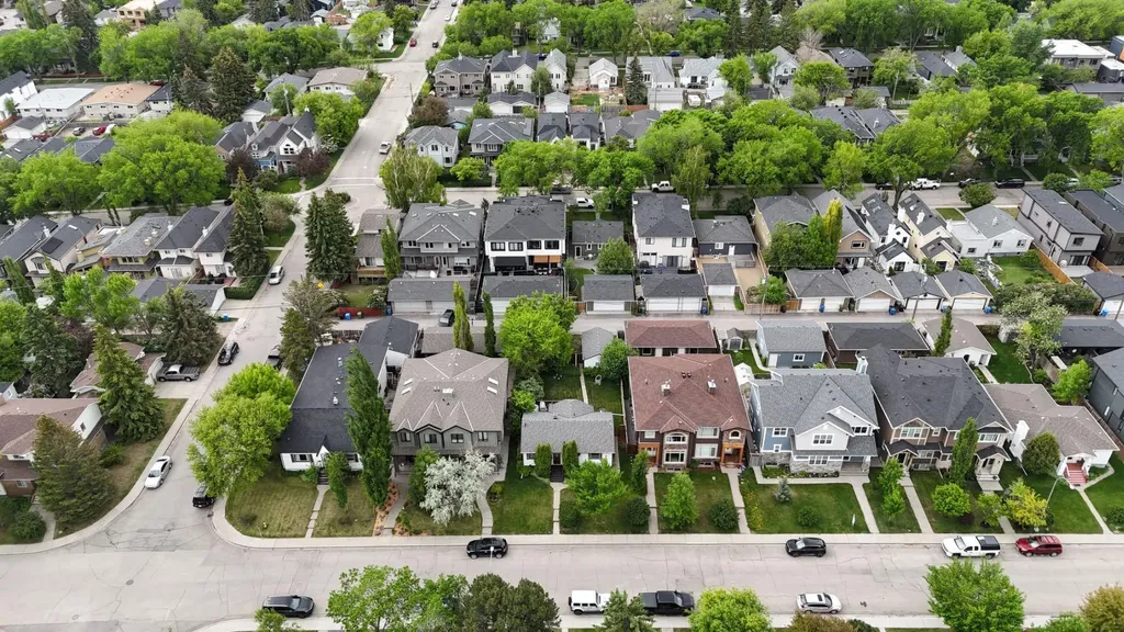 409 29 Avenue NW Calgary AB T2M 2M4