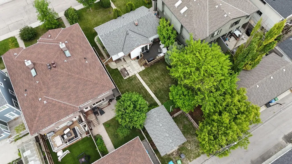 409 29 Avenue NW Calgary AB T2M 2M4